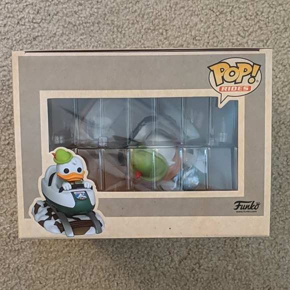 Disney Donald Matterhorn Bobsleds Funko Pop - Picture 4 of 9